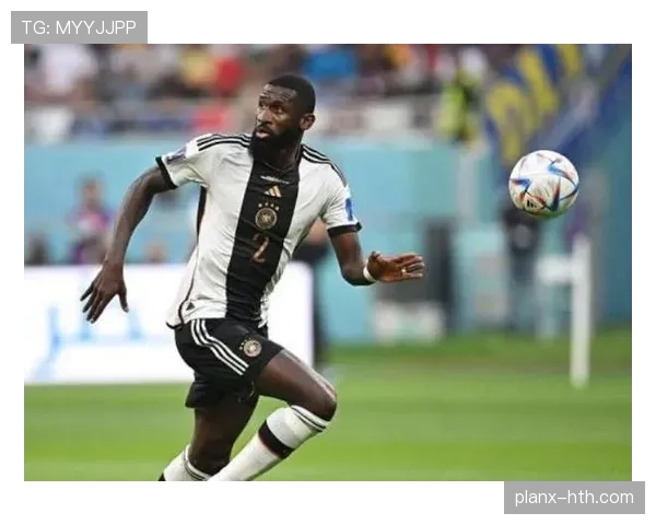 库尔图瓦与吕迪格默契配合助力球队力克对手