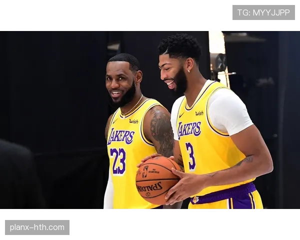 戴维斯稳步崛起:从潜力新星到联盟巨星的蜕变之路 戴维斯稳步崛起:从潜力新星到联盟巨星的蜕变之路