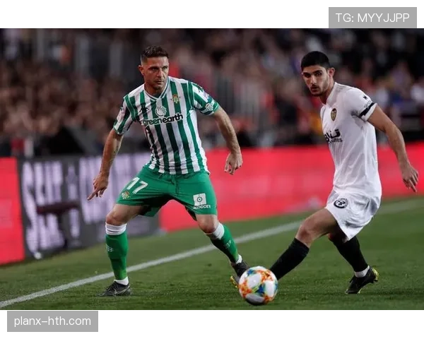 安达卢西亚德比战火重燃:塞维利亚与贝蒂斯上演荣誉对决 安达卢西亚德比战火重燃:塞维利亚与贝蒂斯上演荣誉对决