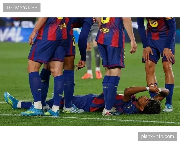 巴萨关键比赛表现起伏情况持续，对赛季走势形成制约